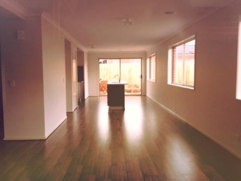 27 Dunraven Crescent, Doreen VIC 3754