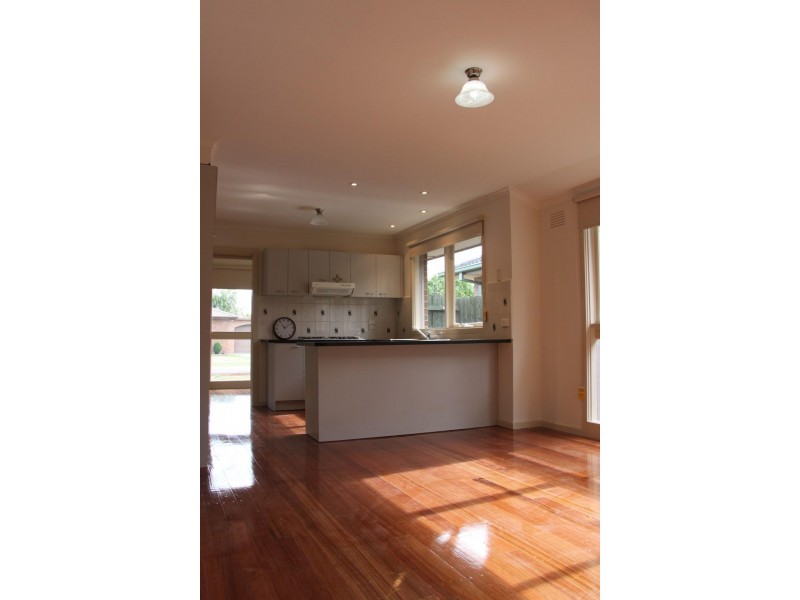 18 Gaynor Crescent, Gladstone Park VIC 3043