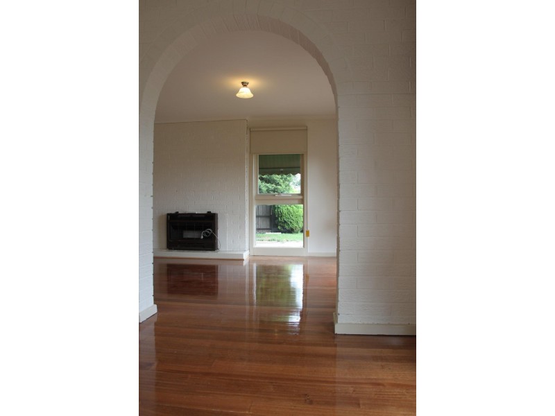 18 Gaynor Crescent, Gladstone Park VIC 3043