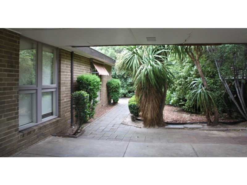 18 Gaynor Crescent, Gladstone Park VIC 3043