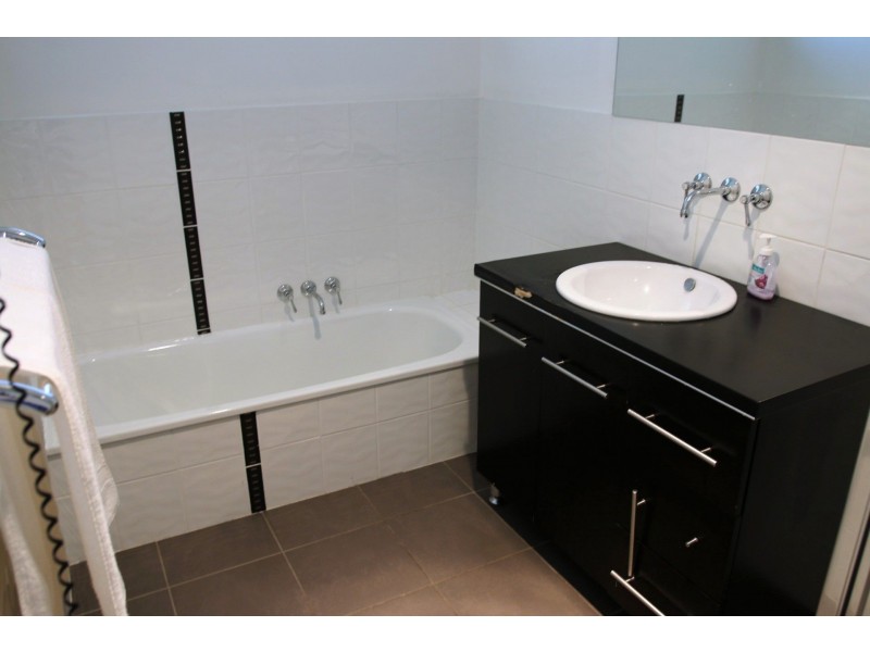 1/15 Boronia Grove, Doncaster East VIC 3109