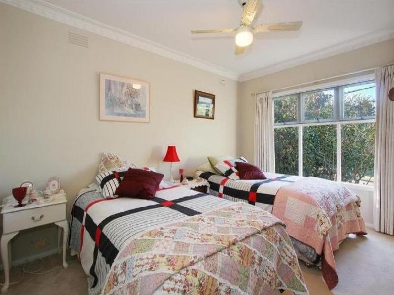 7 Grayview Ave, Ringwood East VIC 3135
