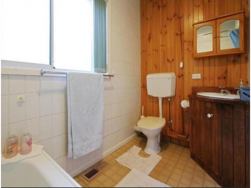 7 Grayview Ave, Ringwood East VIC 3135