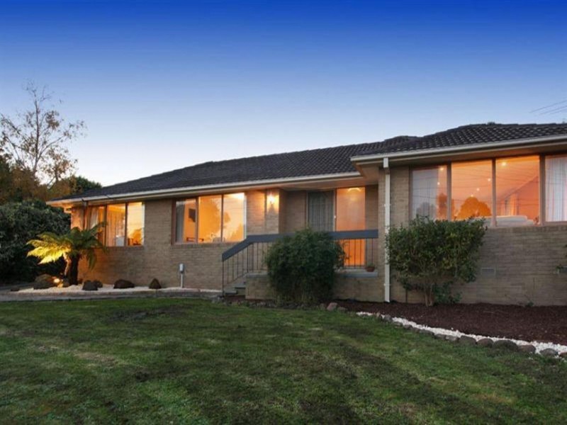 19 Whitehaven Cres, Mulgrave VIC 3170