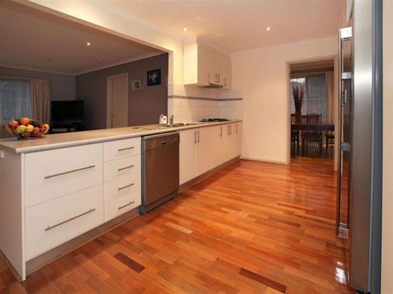 19 Whitehaven Cres, Mulgrave VIC 3170