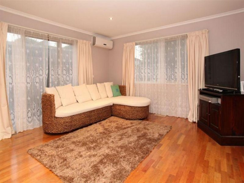 19 Whitehaven Cres, Mulgrave VIC 3170