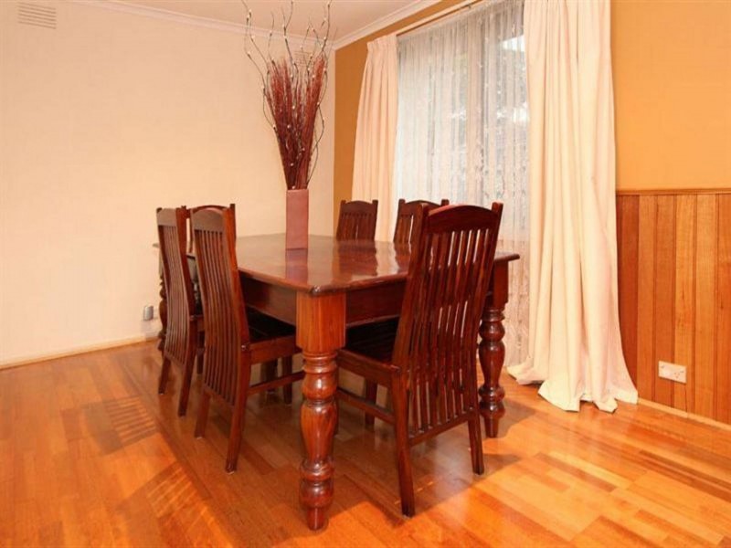 19 Whitehaven Cres, Mulgrave VIC 3170