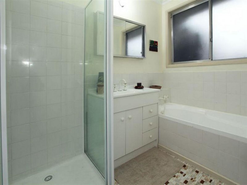 19 Whitehaven Cres, Mulgrave VIC 3170