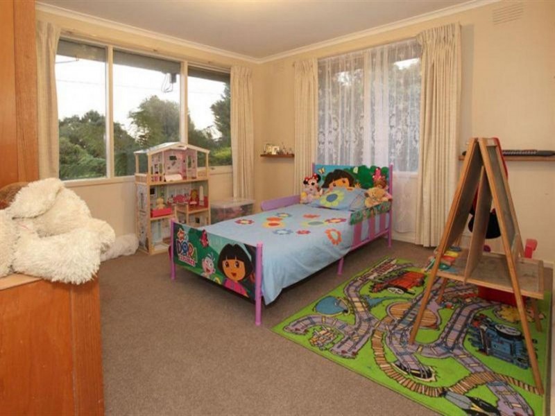 19 Whitehaven Cres, Mulgrave VIC 3170