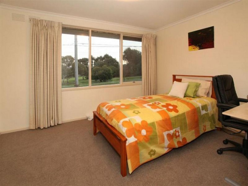 19 Whitehaven Cres, Mulgrave VIC 3170