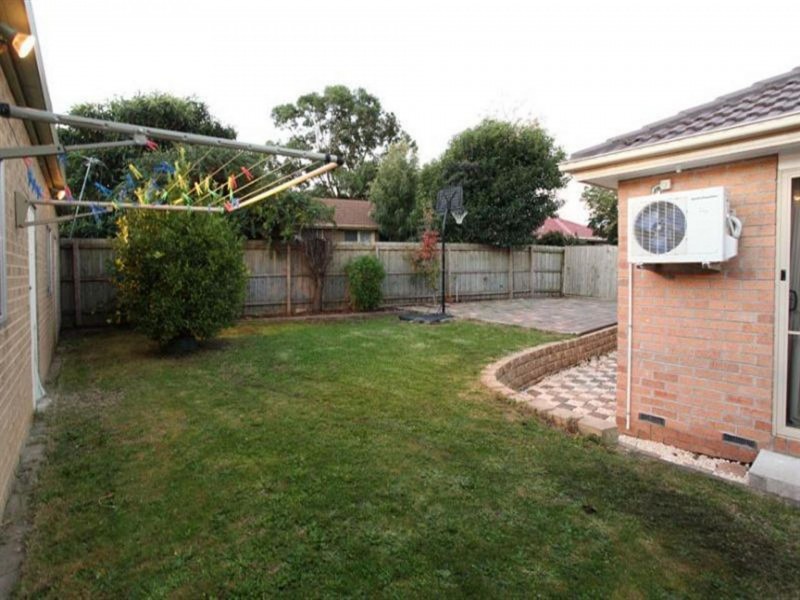 19 Whitehaven Cres, Mulgrave VIC 3170