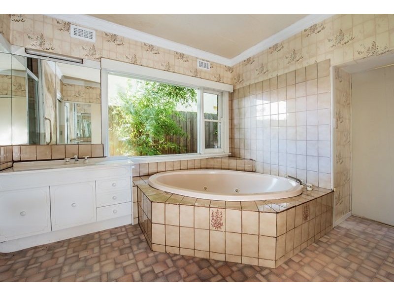 14 Parklands Crescent, Brighton East VIC 3187