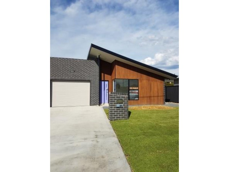 68a & 68b Wood St, Inverell NSW 2360