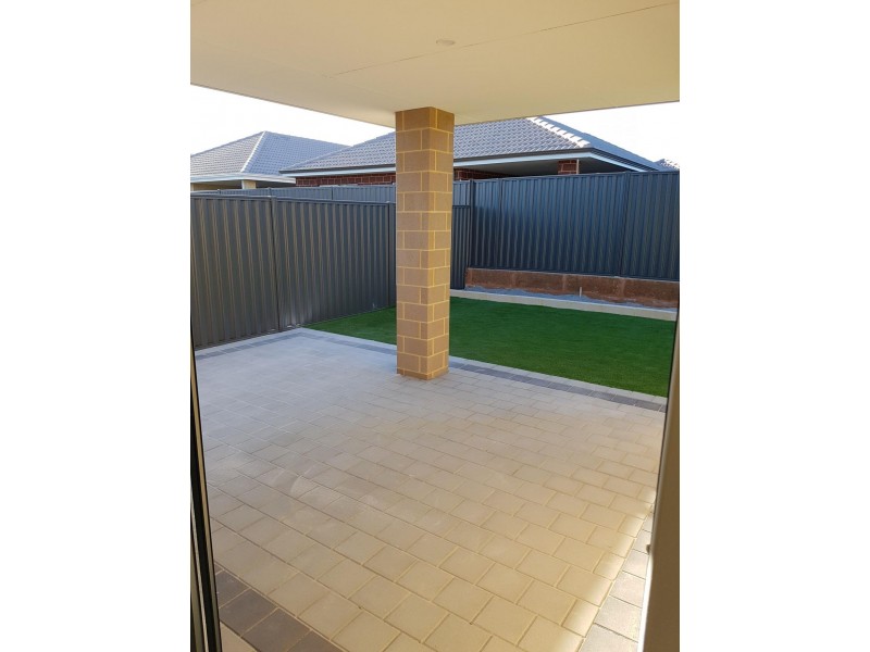 10 Plender Road, Caversham WA 6055
