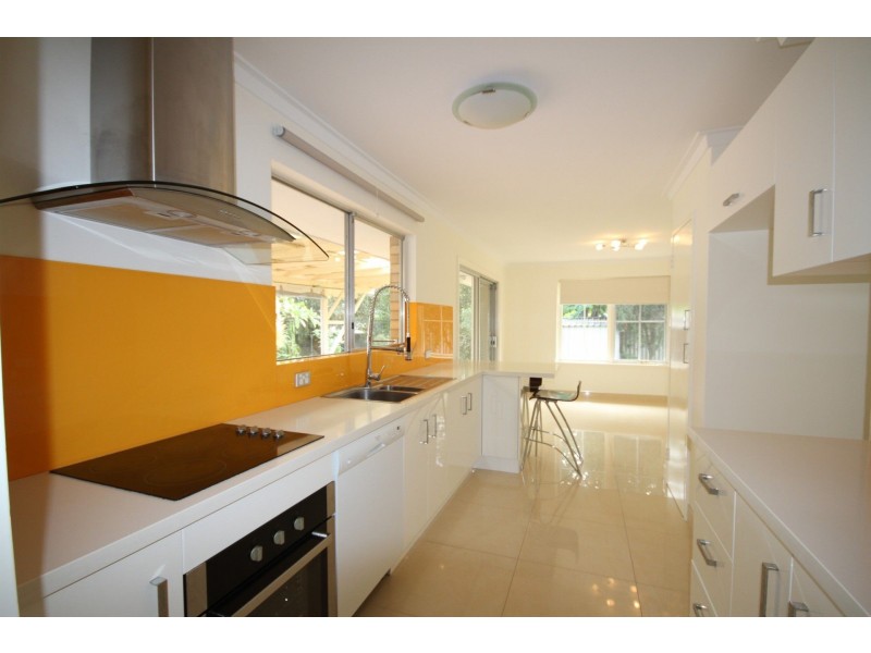 11 Mcwhae Road, Hillarys WA 6025