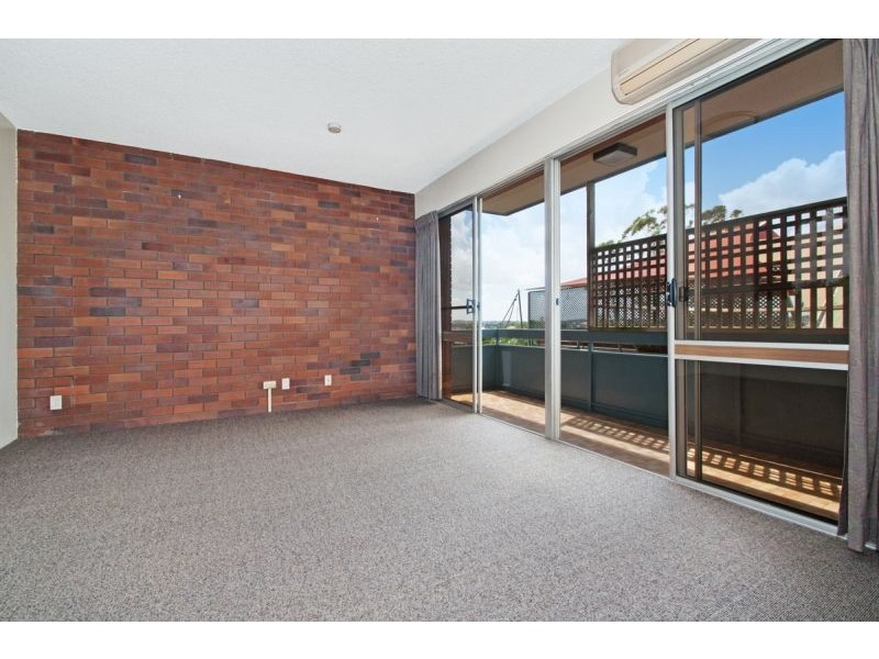 2/52 Henzell Terrace, Greenslopes QLD 4120
