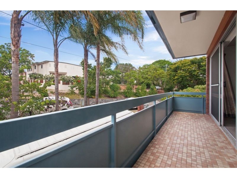 2/52 Henzell Terrace, Greenslopes QLD 4120