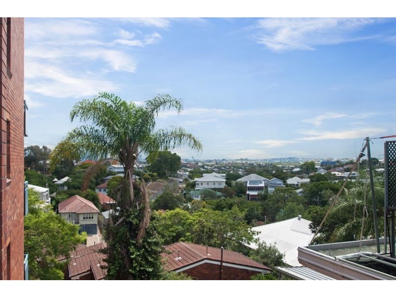 2/52 Henzell Terrace, Greenslopes QLD 4120