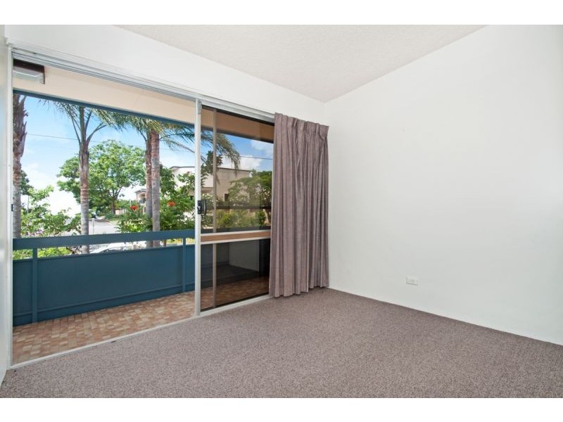 2/52 Henzell Terrace, Greenslopes QLD 4120
