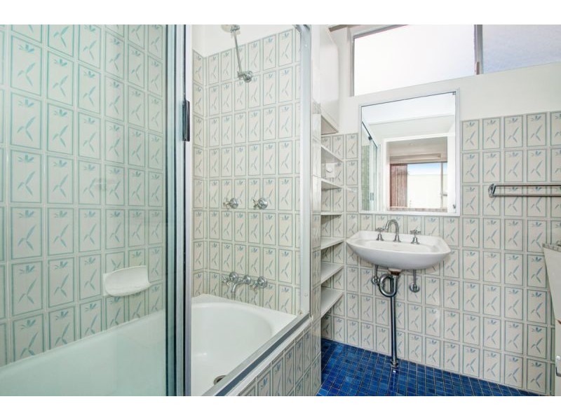 2/52 Henzell Terrace, Greenslopes QLD 4120