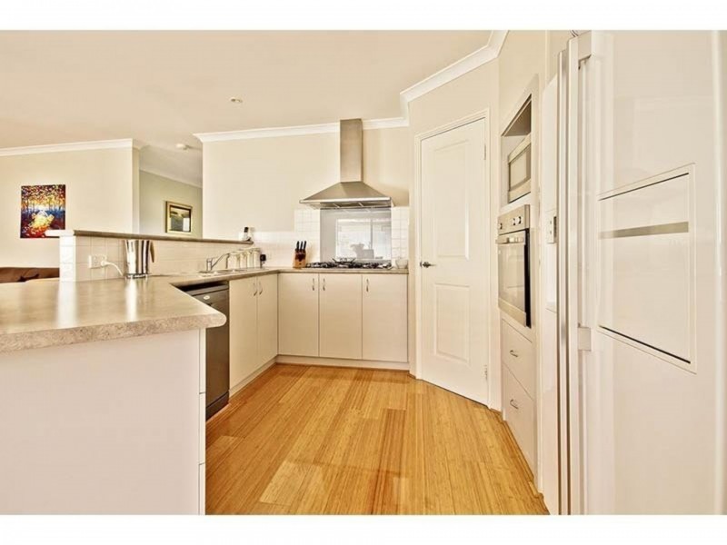 74a Leslie St, Dudley Park WA 6210