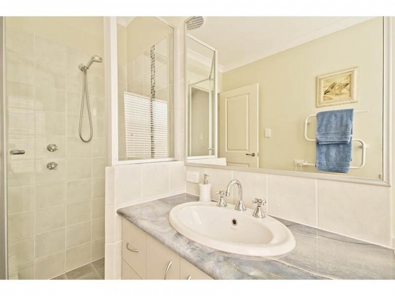 74a Leslie St, Dudley Park WA 6210