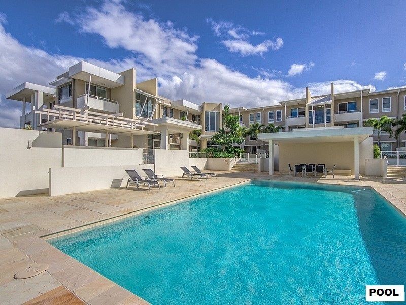 1 Lakefront Crescent, Varsity Lakes QLD 4227