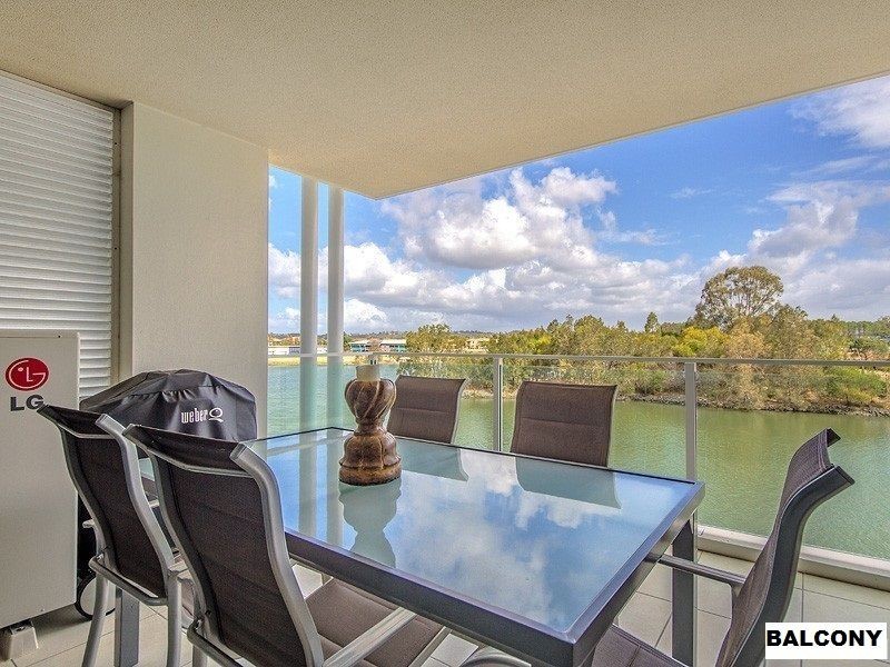 1 Lakefront Crescent, Varsity Lakes QLD 4227