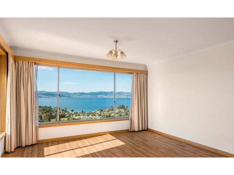 2/452 Churchill Avenue, Sandy Bay TAS 7005