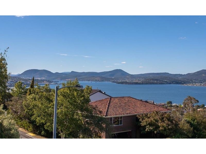 2/452 Churchill Avenue, Sandy Bay TAS 7005