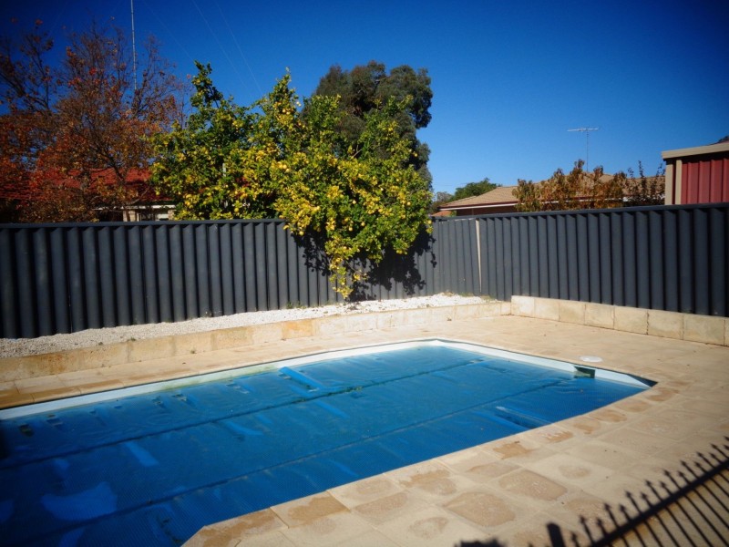 8 Whitely Place, Australind WA 6233