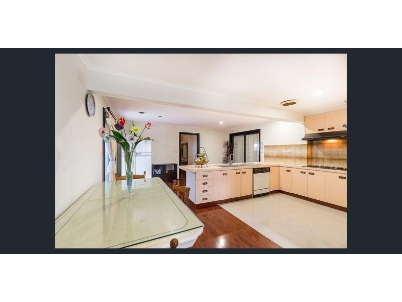 18 Gladstone Street, St Albans VIC 3021