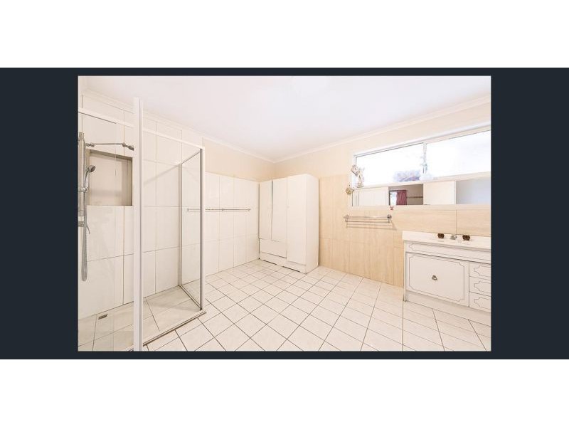 18 Gladstone Street, St Albans VIC 3021