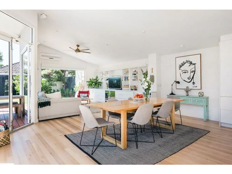 8 Swyer St, Hampton VIC 3188