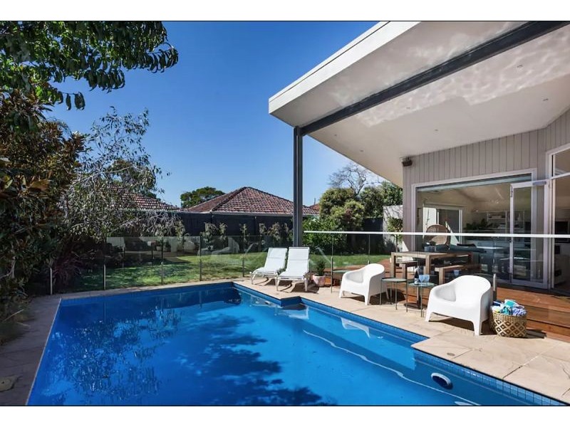 8 Swyer St, Hampton VIC 3188