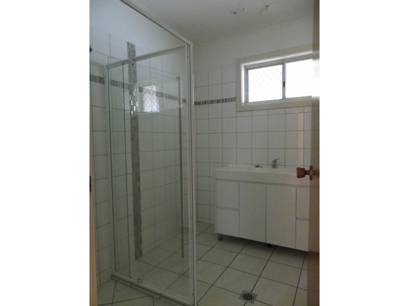 2 Parkside Cres, Leanyer NT 0812