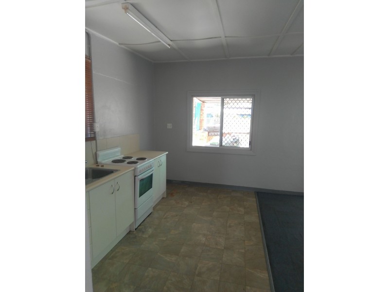 4 Shackleton St, Mount Isa QLD 4825