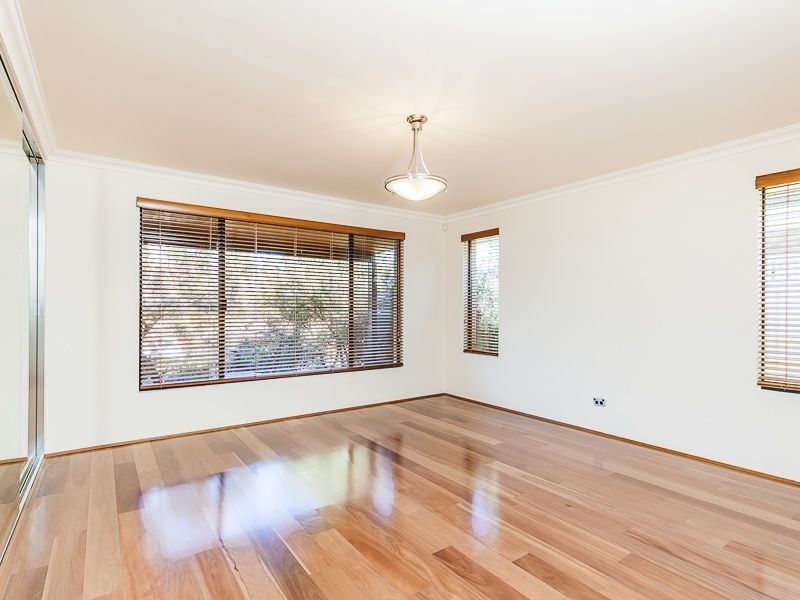 20 Narrien Loop, Hocking WA 6065