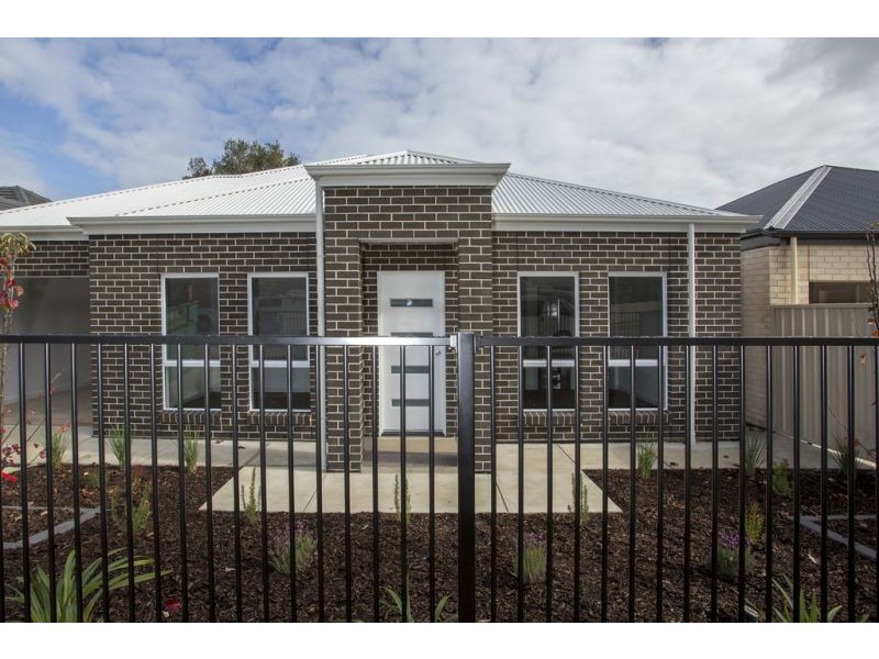 5b Radford Avenue, Clearview SA 5085