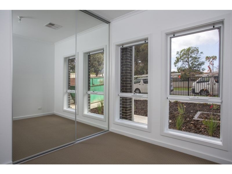 5b Radford Avenue, Clearview SA 5085