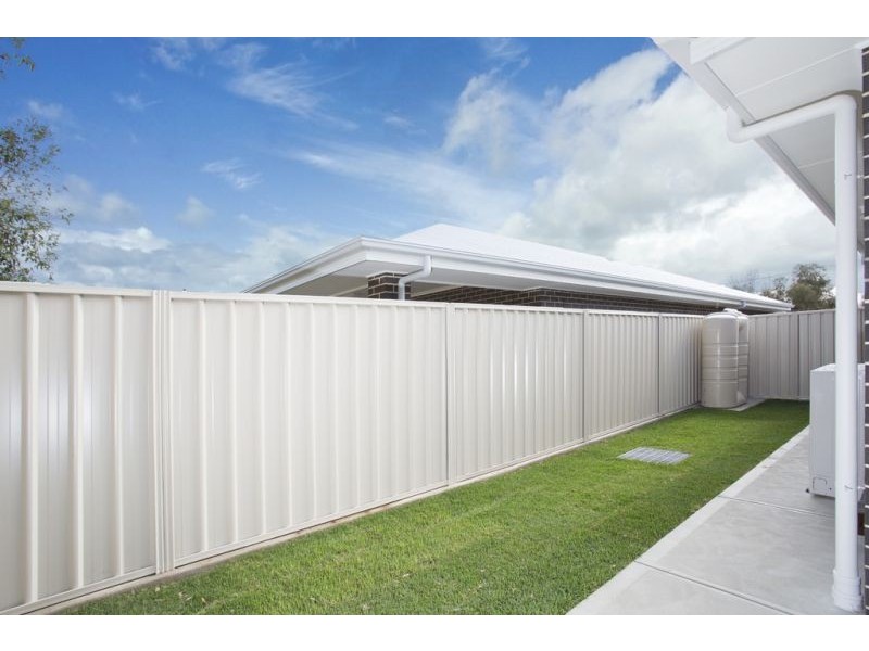 5b Radford Avenue, Clearview SA 5085