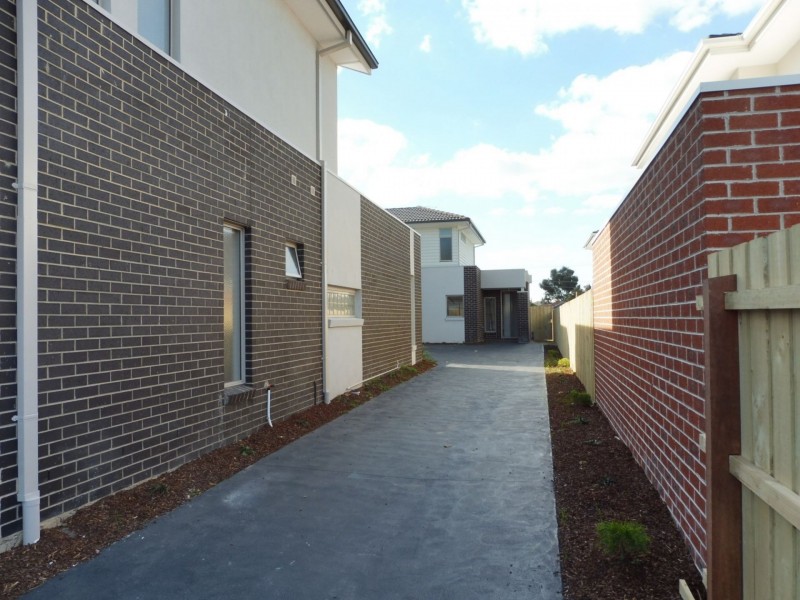 9b Springfield Ave, Clayton South VIC 3169