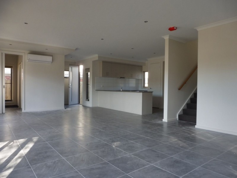 9b Springfield Ave, Clayton South VIC 3169