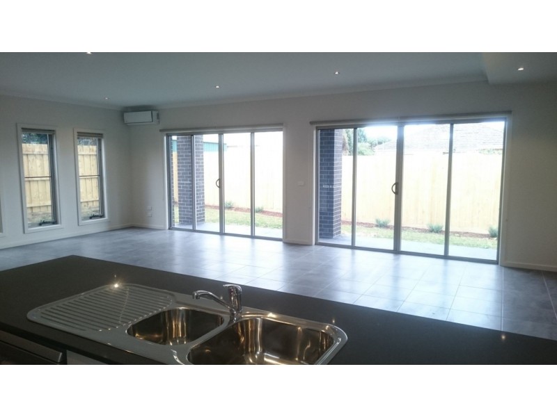 9b Springfield Ave, Clayton South VIC 3169