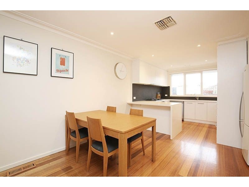 1/11 Iris Rd, Glen Iris VIC 3146