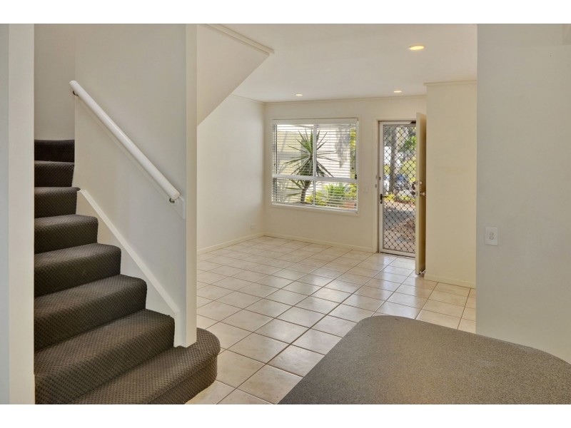 10/1 Poinsettia Ct, Mooloolaba QLD 4557