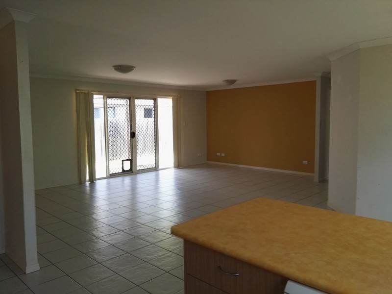 15 Kinchega Cct, Parkinson QLD 4115