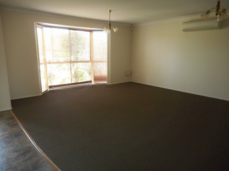 9 Spring Rd, Kallangur QLD 4503