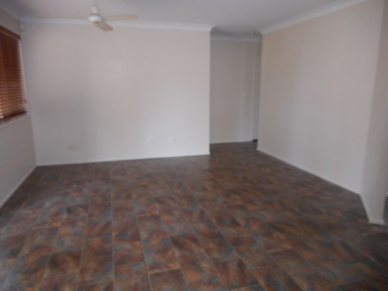 9 Spring Rd, Kallangur QLD 4503