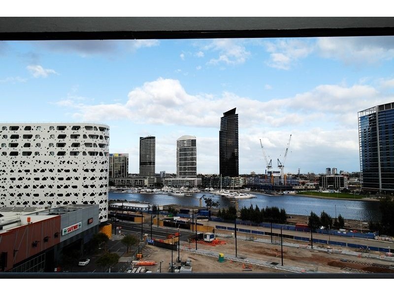 7F/8 Waterside Place, Docklands VIC 3008